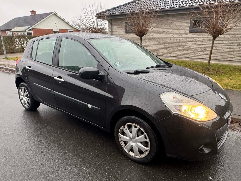 Renault Clio III 1,2 16V Avantage Sport Tourer 5d