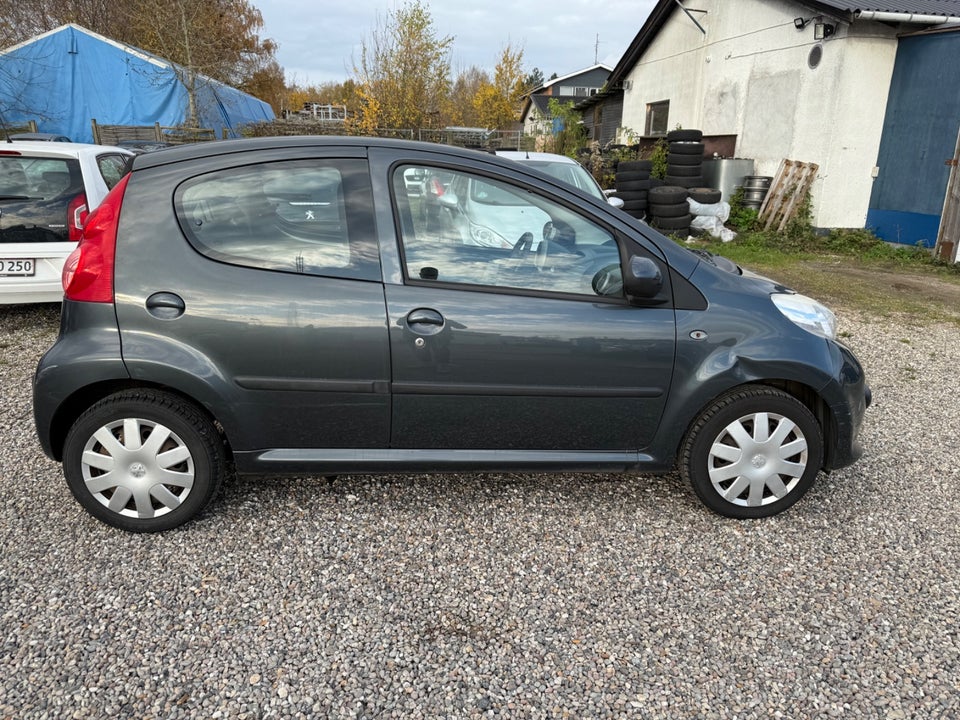 Peugeot 107 1,0 Urban 5d