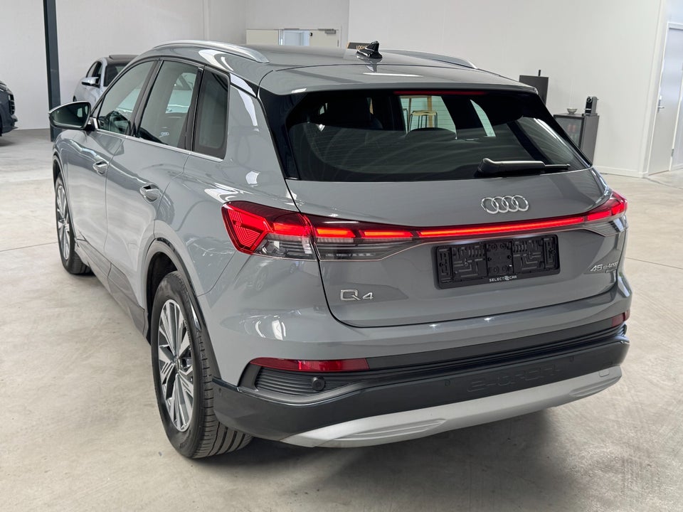 Audi Q4 e-tron 45 Advance quattro 5d