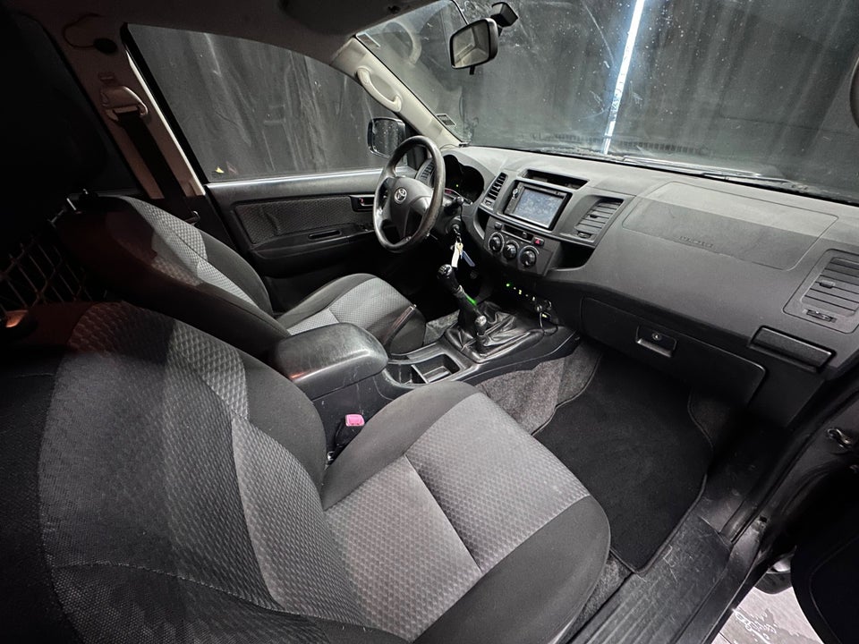 Toyota HiLux 2,5 D-4D 144 Db.Kab 4x4 T2 4d