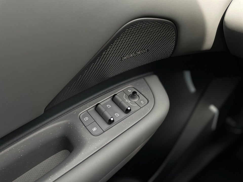 Lynk & Co 02 More 5d