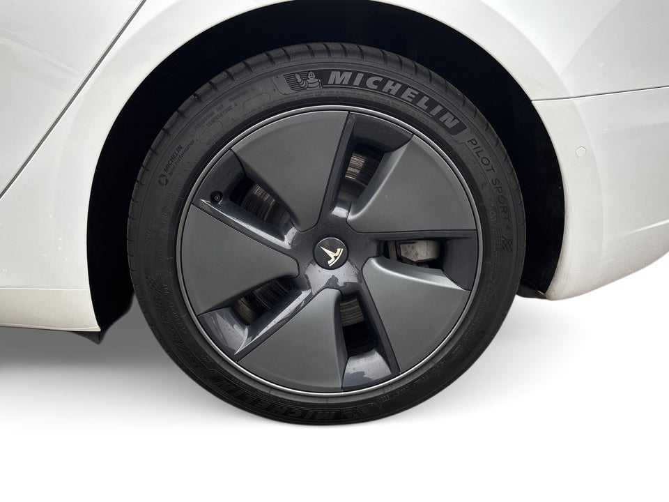 Tesla Model 3 Long Range AWD 4d