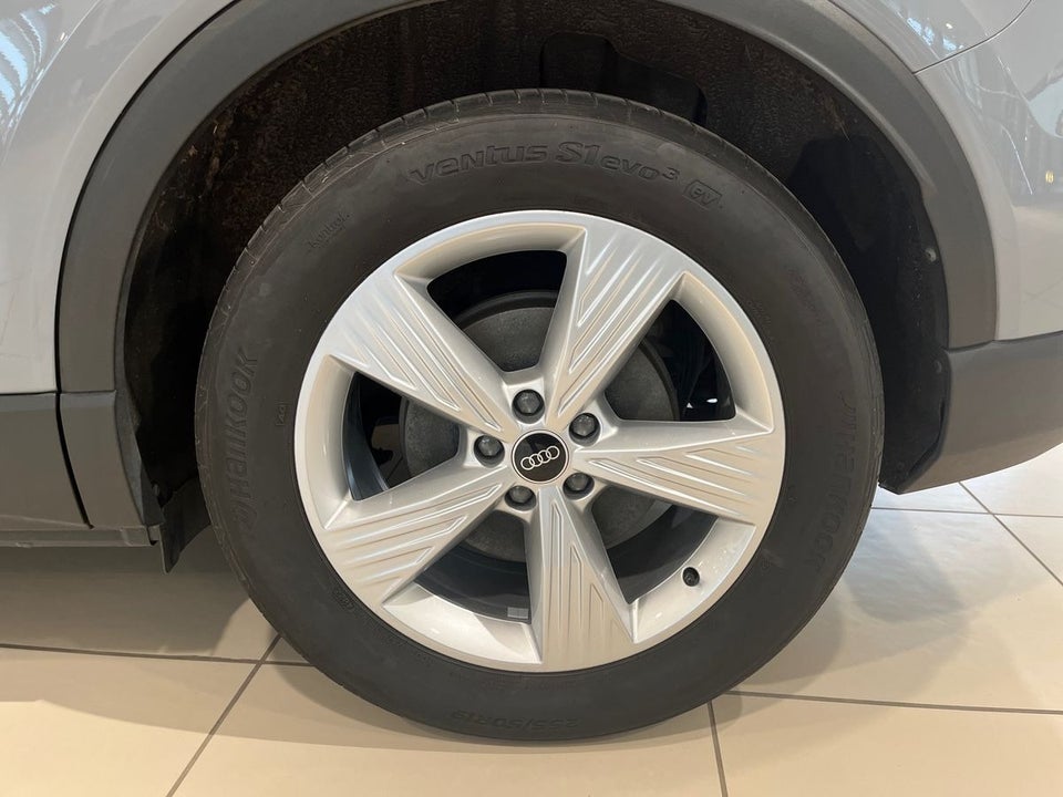 Audi Q4 e-tron 40  5d