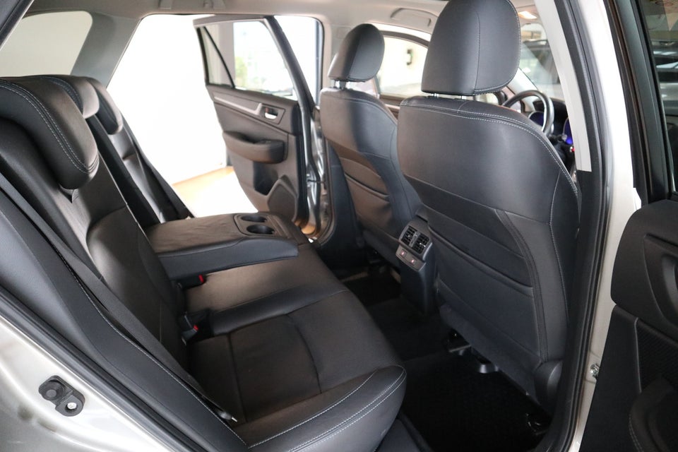 Subaru Outback 2,5 Summit CVT 5d