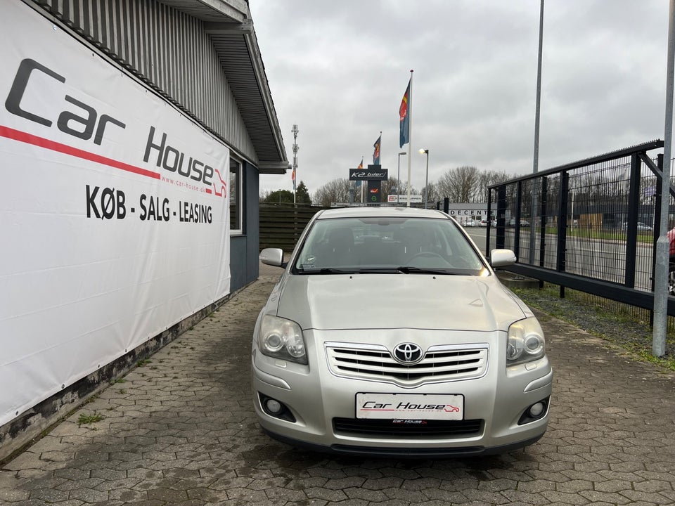 Toyota Avensis 1,8 VVT-i Terra 4d