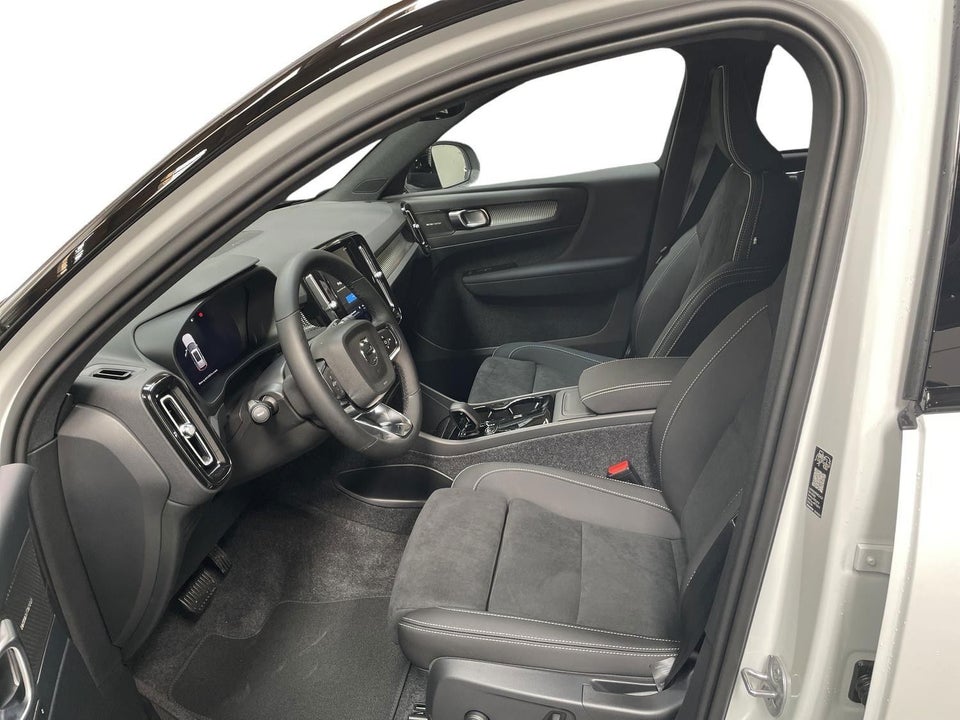 Volvo EX40 Extended Range Black Edition 5d