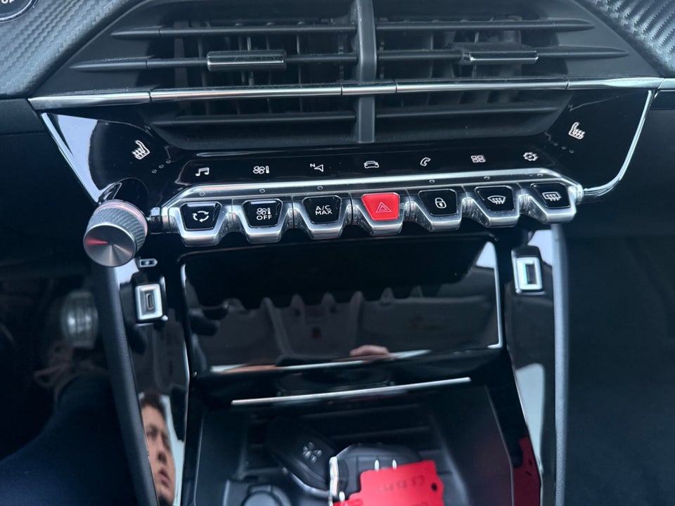 Peugeot 208 1,2 PureTech 100 Allure Sky 5d