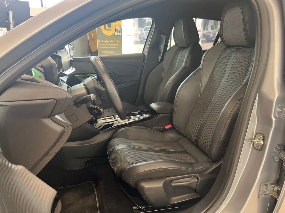 Peugeot e-208 50 GT 5d