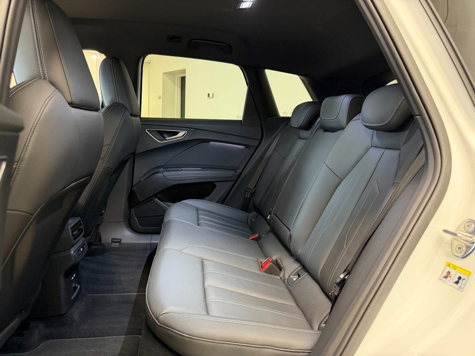 Audi Q4 e-tron 45 S-line quattro 5d