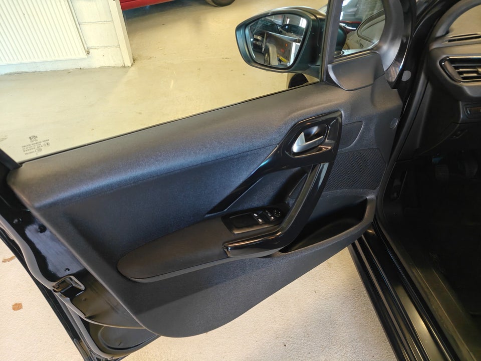 Peugeot 208 1,2 VTi Active 5d