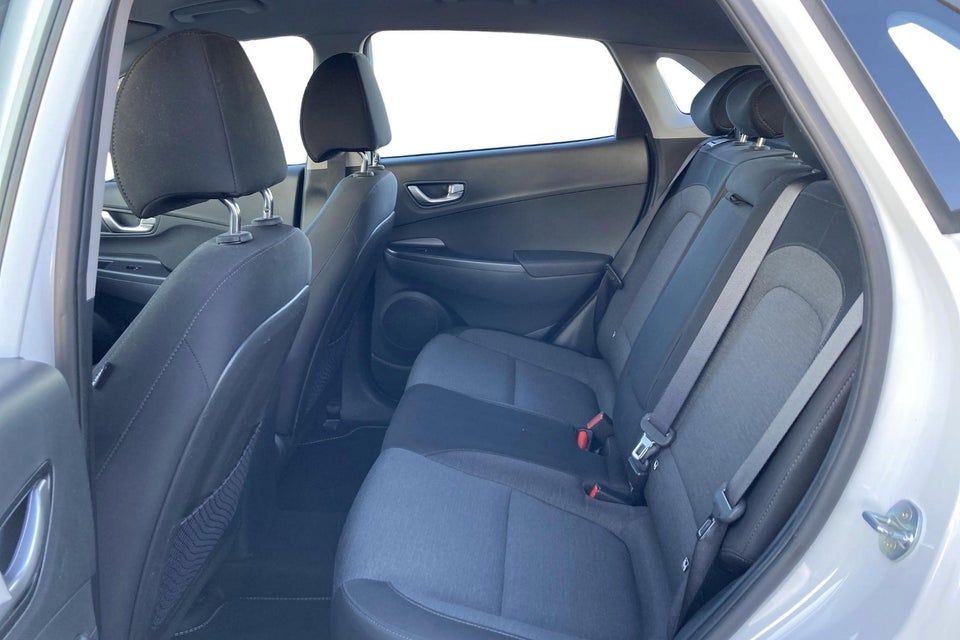 Hyundai Kona 64 EV Essential 5d