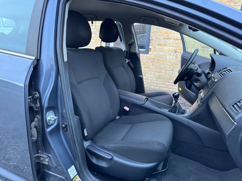 Toyota Avensis 1,8 VVT-i T2 stc. 5d