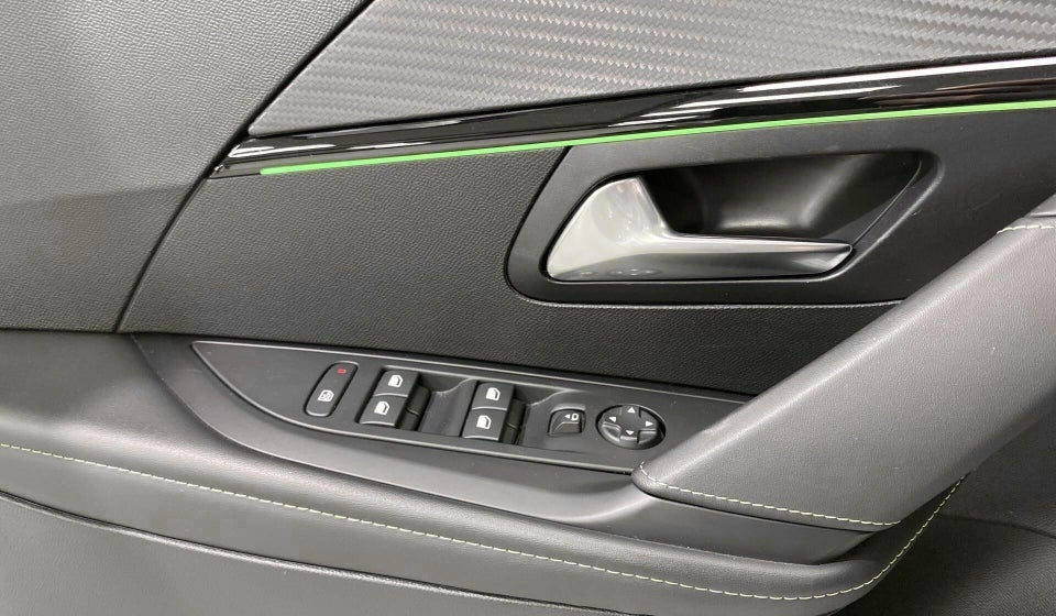 Peugeot e-208 50 GT 5d