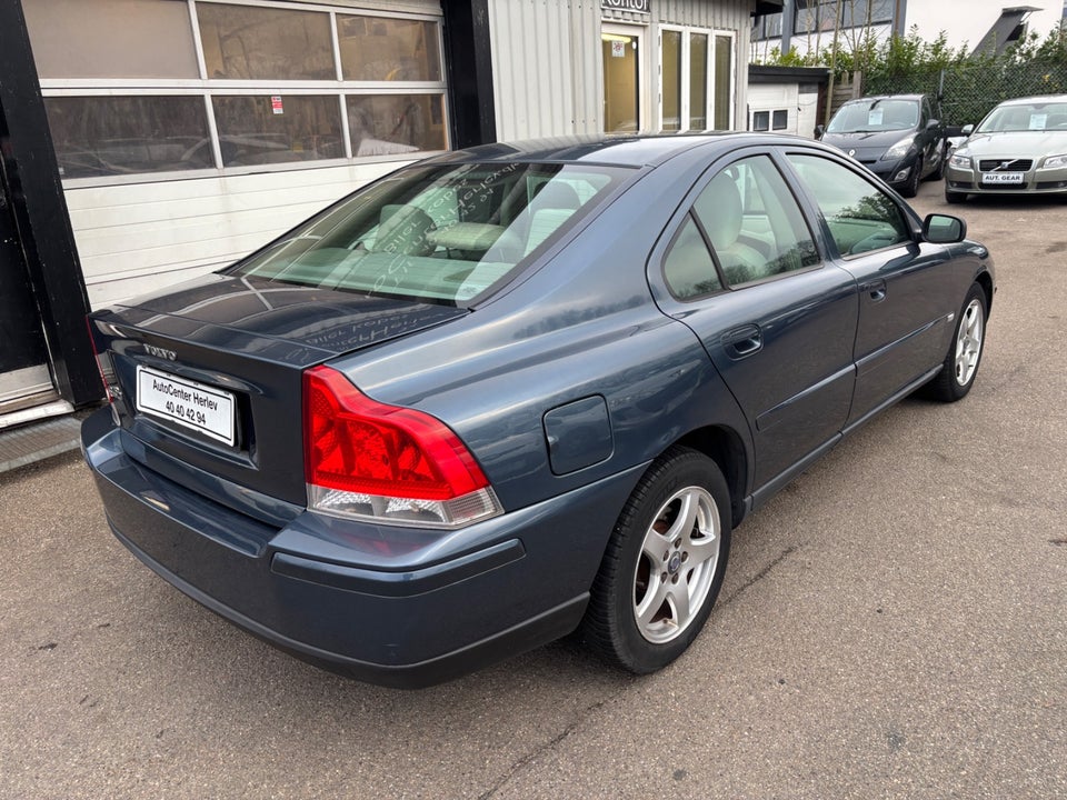 Volvo S60 2,4 140 aut. 4d