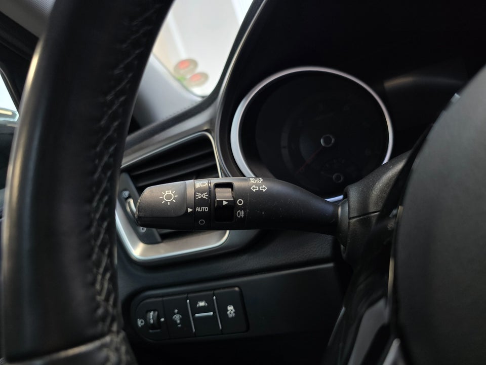 Kia Ceed 1,6 CRDi 136 Attraction SW 5d