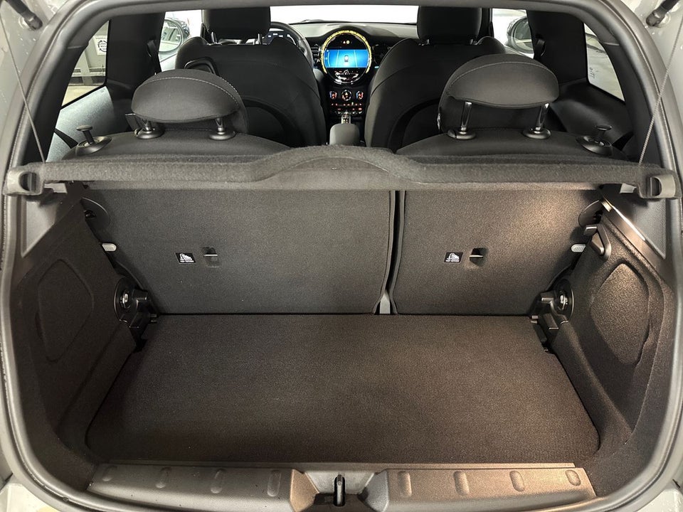 MINI Cooper SE Essential 3d