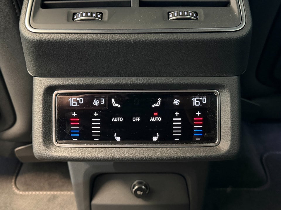 Audi Q8 e-tron 55 S-line quattro 5d