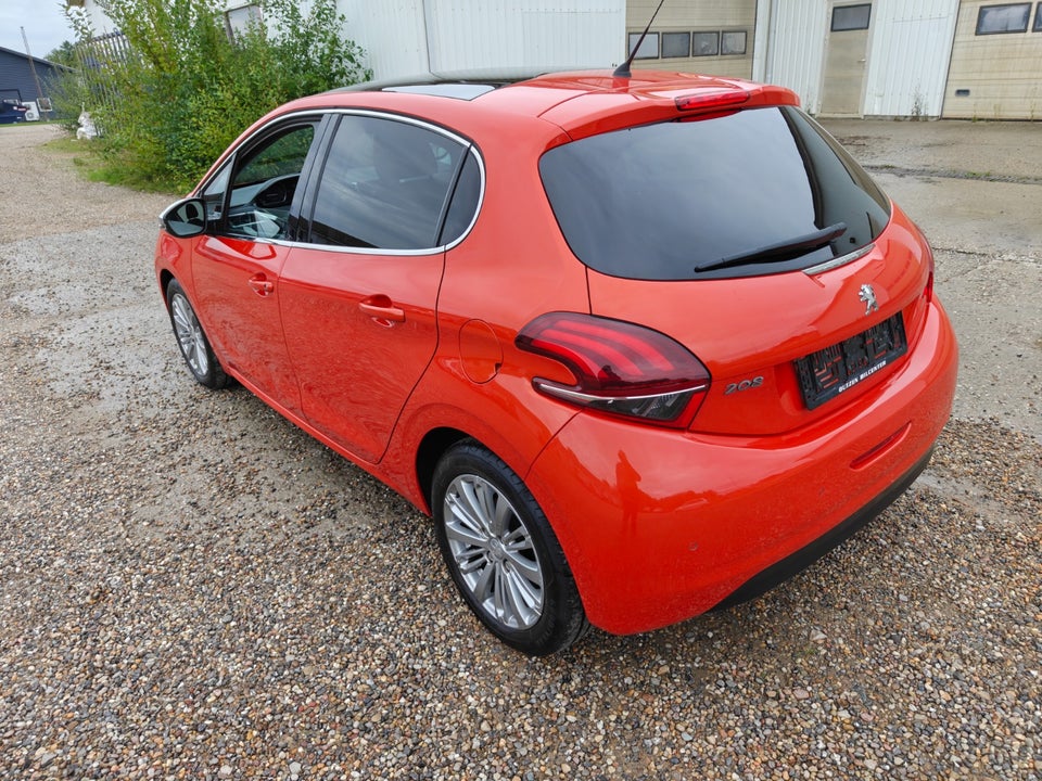 Peugeot 208 1,2 VTi Allure Sky 5d