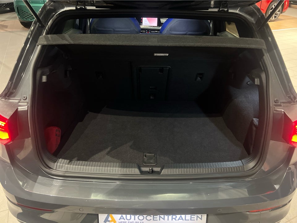 VW Golf VIII 1,4 GTE DSG 5d