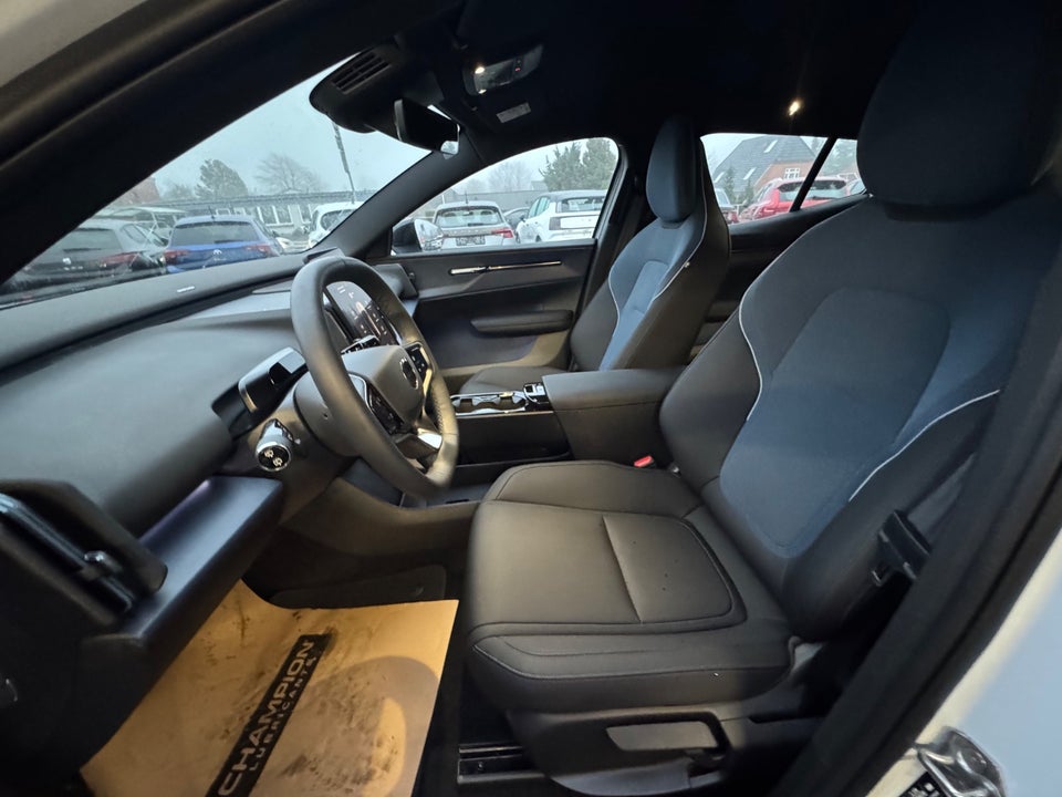 Volvo EX30 Extended Range Plus 5d
