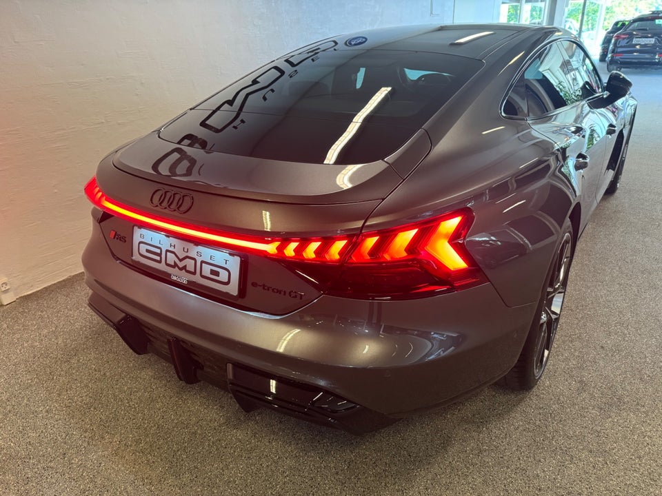 Audi RS e-tron GT quattro 4d