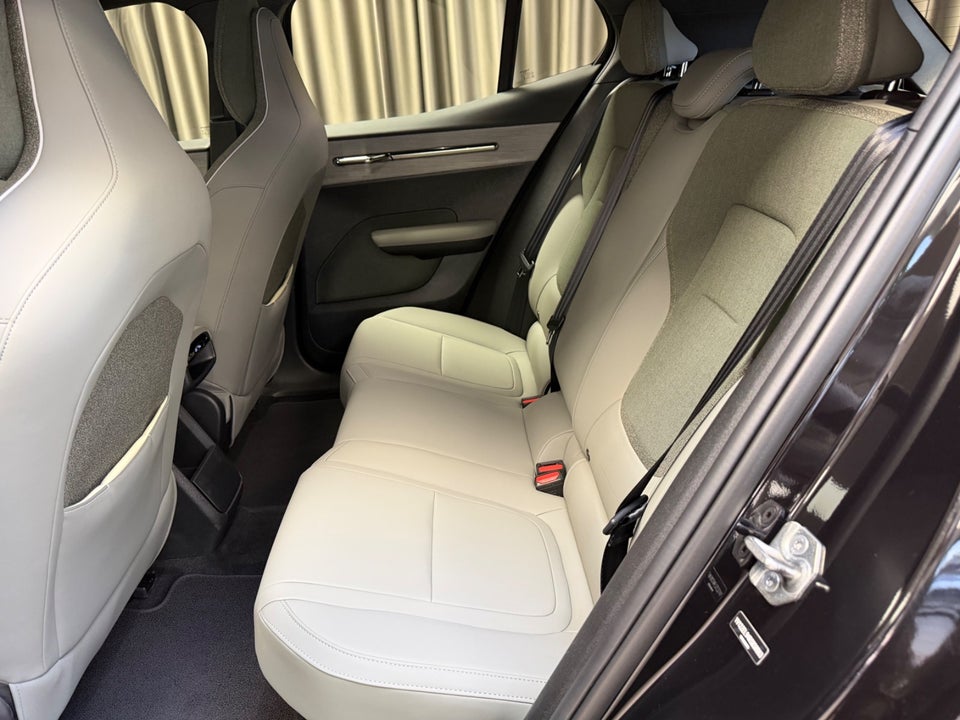 Volvo EX30 Extended Range Plus 5d