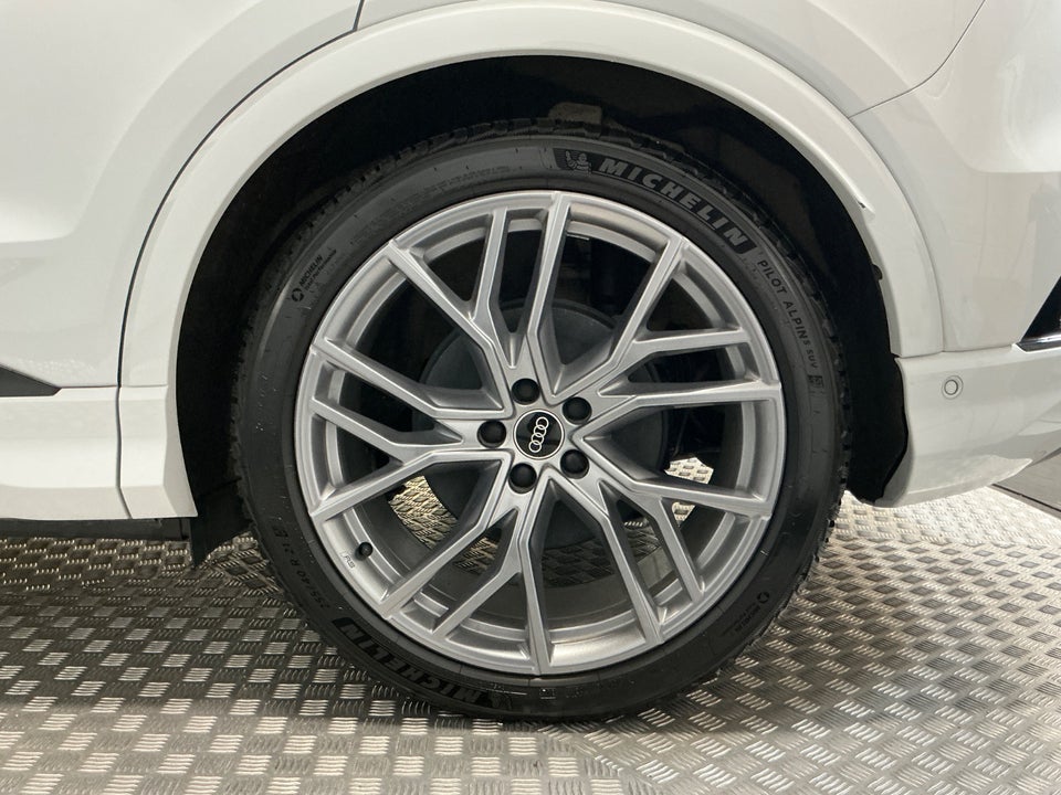 Audi Q4 e-tron 50 S-line quattro 5d