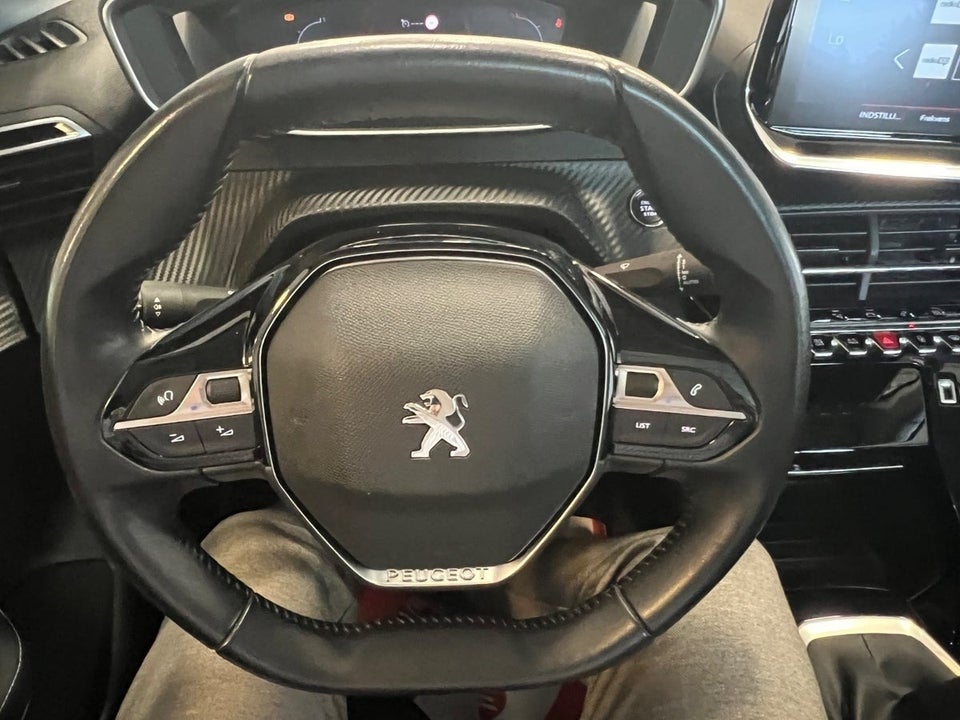 Peugeot 208 1,2 PureTech 100 Allure Sky 5d