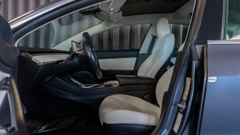 Tesla Model 3 Long Range AWD 4d