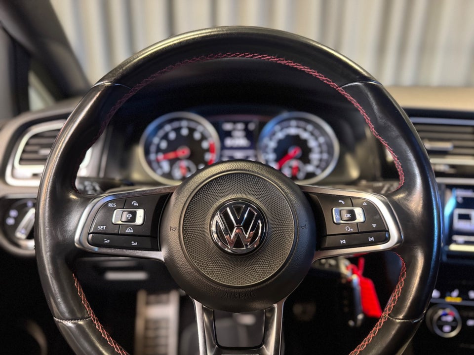 VW Golf VII 2,0 GTi Performance DSG BMT 5d