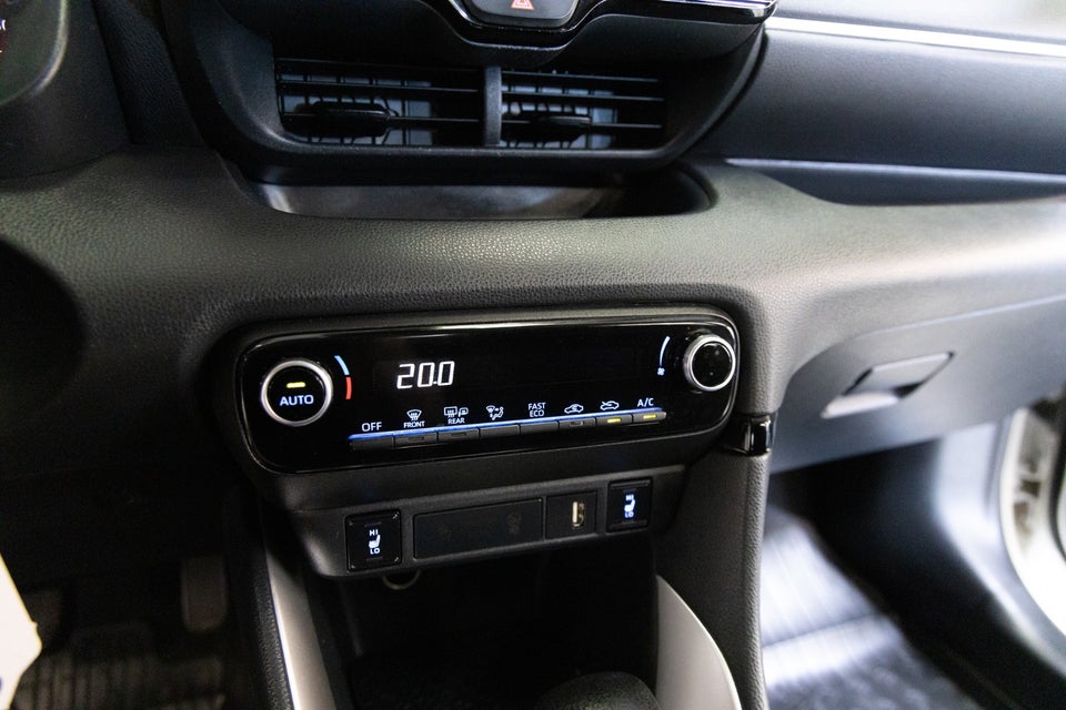 Toyota Yaris 1,5 Hybrid H3 e-CVT 5d