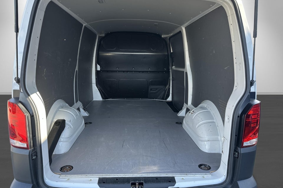 VW Transporter 2,0 TDi 150 Kassevogn lang