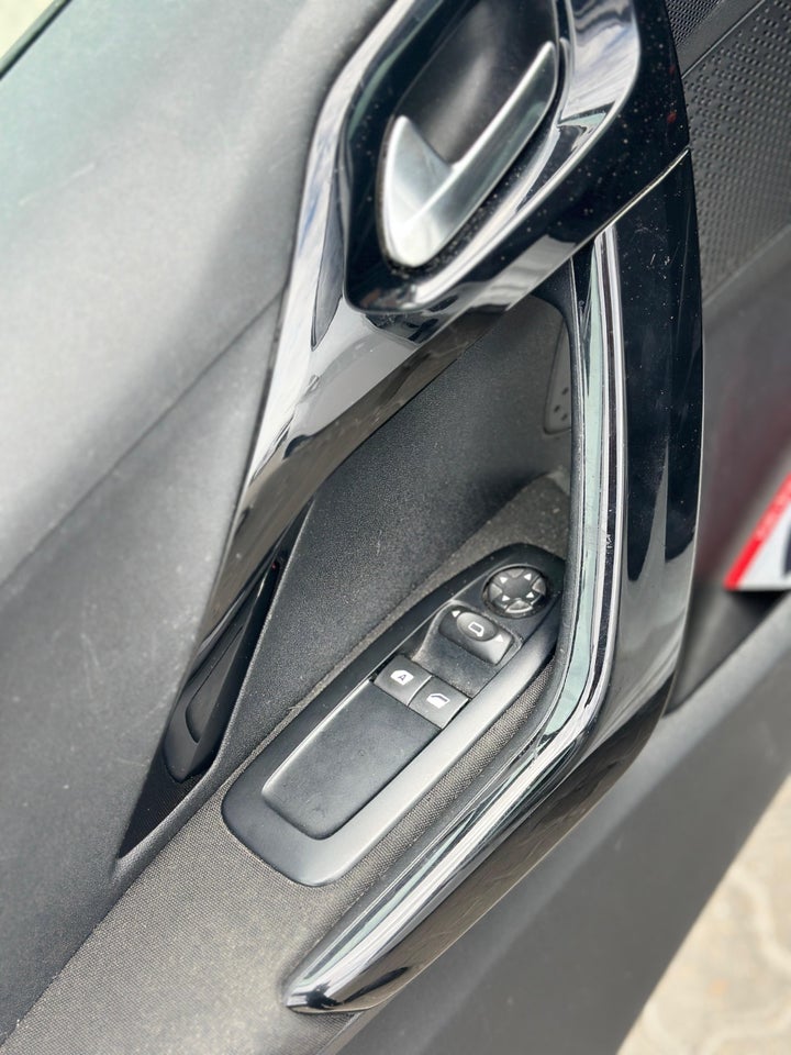 Peugeot 208 1,6 BlueHDi 100 Active 5d