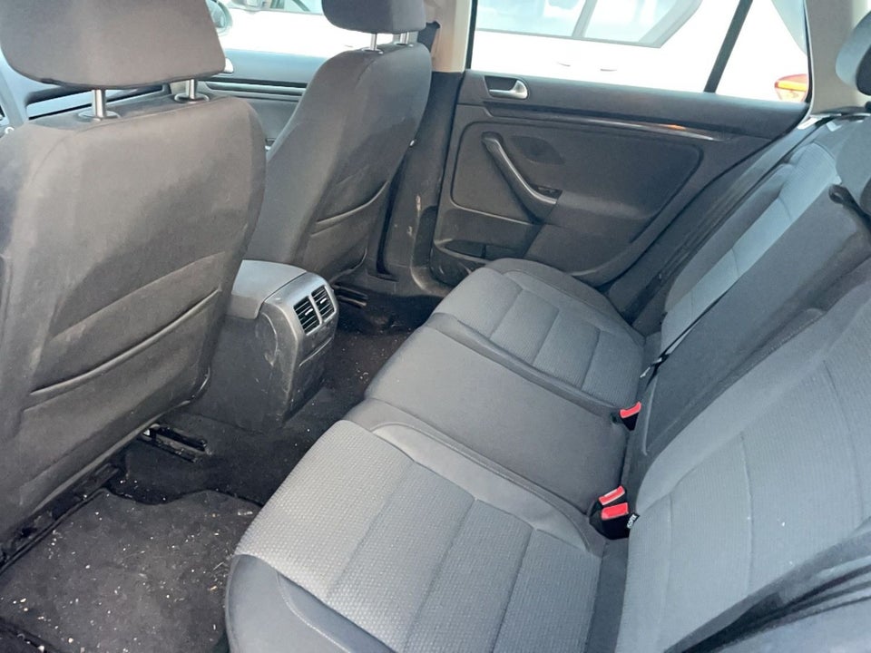 VW Golf VI 1,6 TDi 105 Comfortline Variant BMT 5d