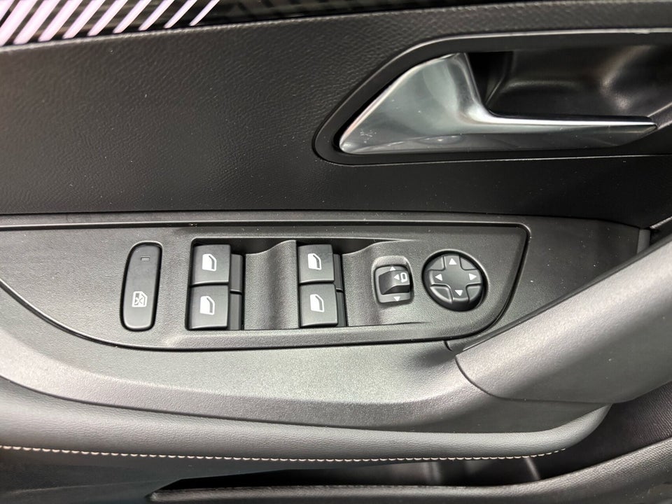 Peugeot e-2008 54 Allure 5d