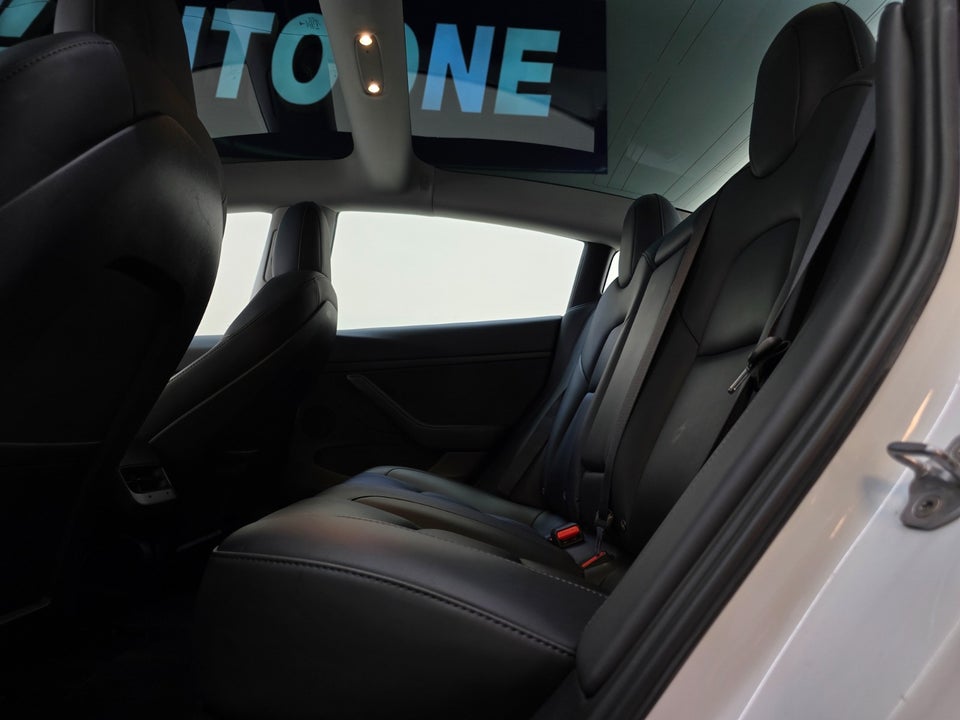 Tesla Model 3 RWD 4d