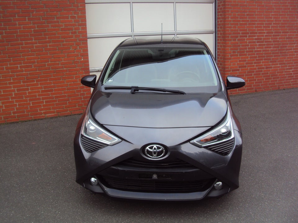 Toyota Aygo 1,0 VVT-i x-press 5d