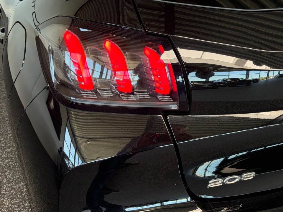 Peugeot 208 1,2 PureTech 100 Allure EAT8 5d