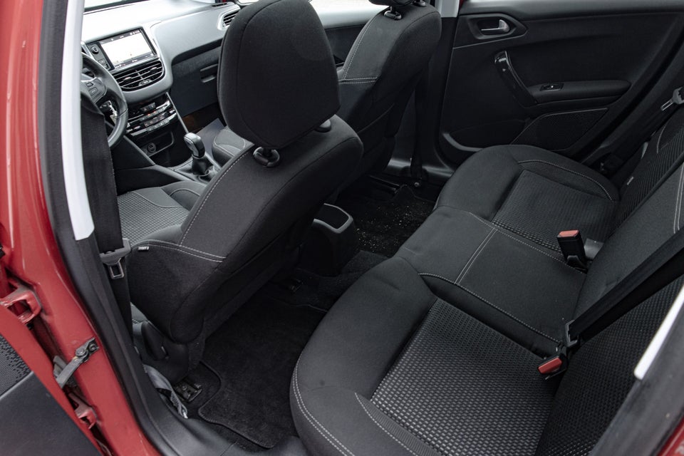 Peugeot 208 1,5 BlueHDi 100 Prestige Sky 5d