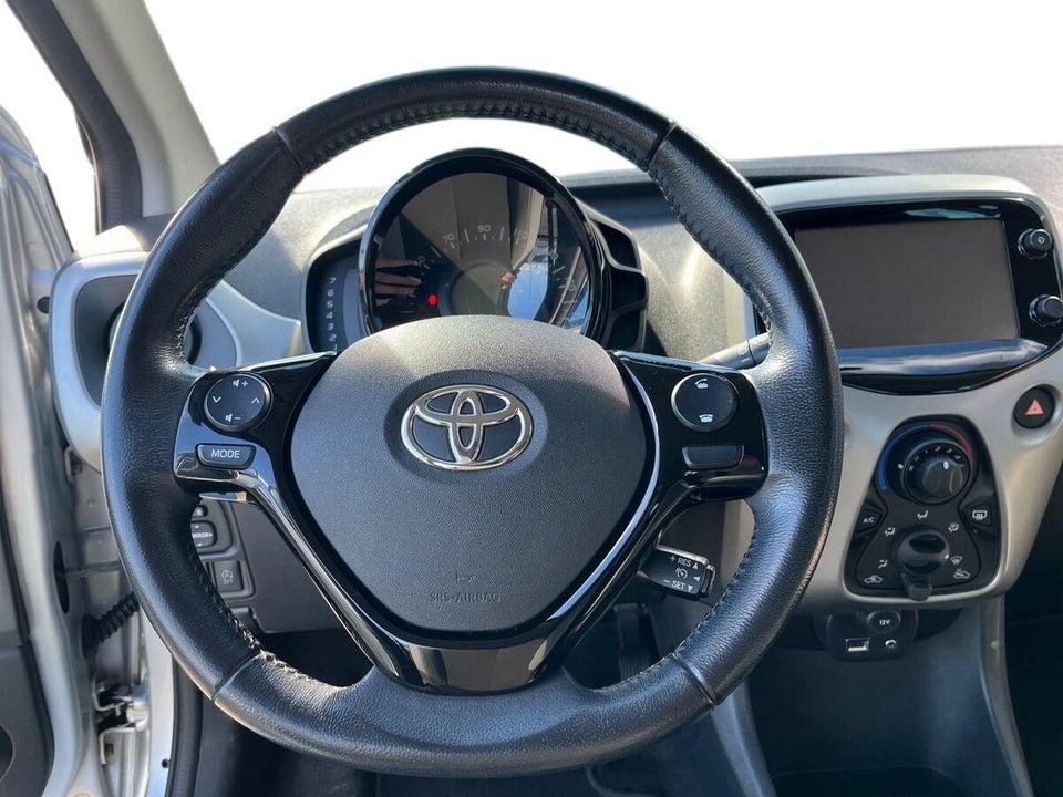 Toyota Aygo 1,0 VVT-i x-play 5d