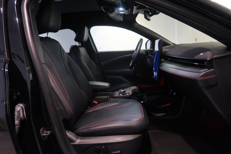 Ford Mustang Mach-E 98 Premium Extended Range AWD 5d