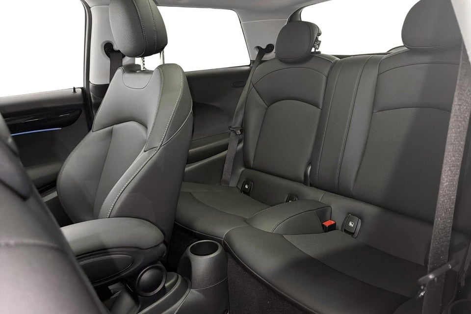 MINI Cooper SE Essential 3d