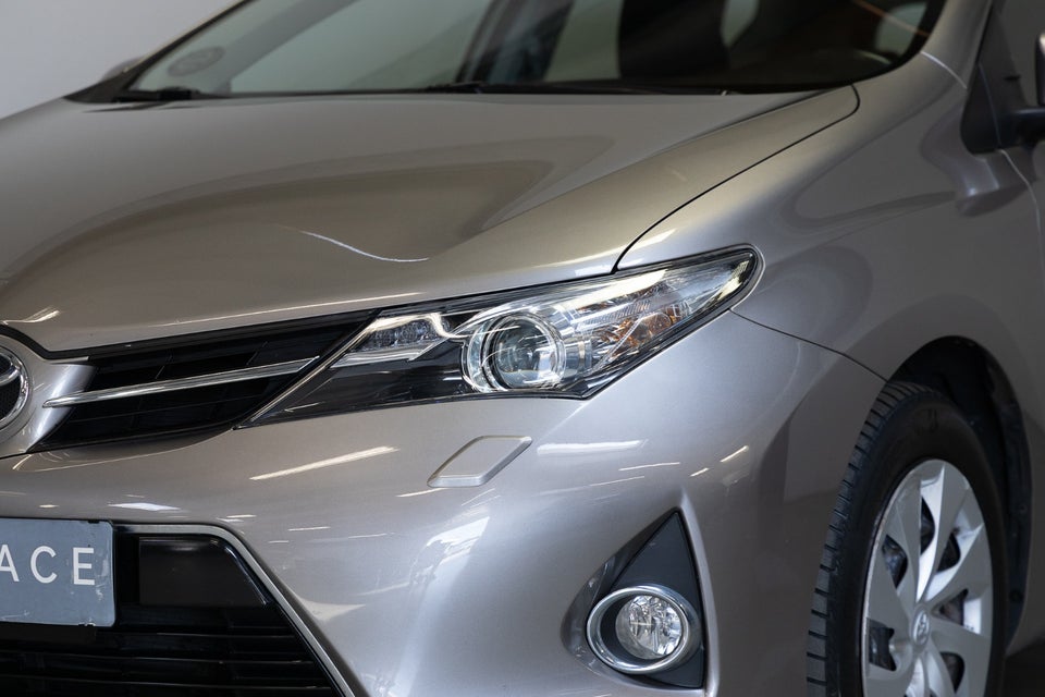 Toyota Auris 1,6 T1+ 5d