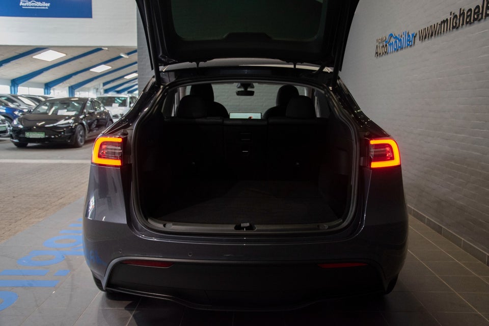 Tesla Model Y Long Range AWD 5d