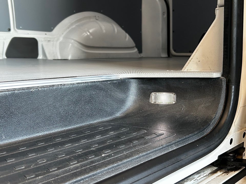 VW Transporter 2,0 TDi 150 Kassevogn DSG lang