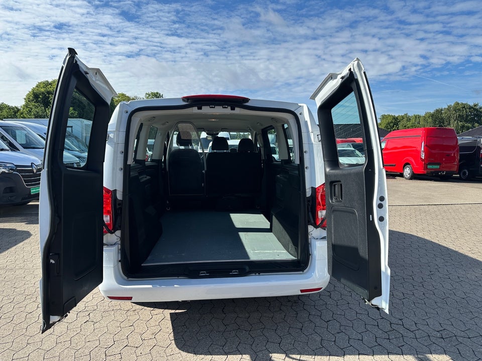 Mercedes eVito 129 Tourer PRO L Van
