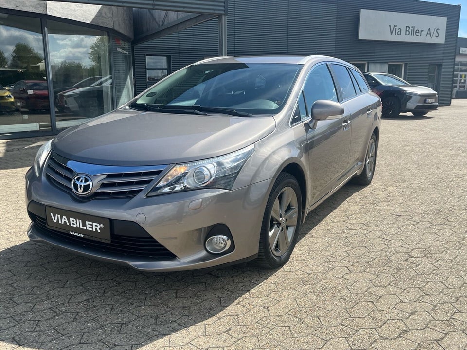 Toyota Avensis 1,8 VVT-i T2 Premium Touring Sports 5d