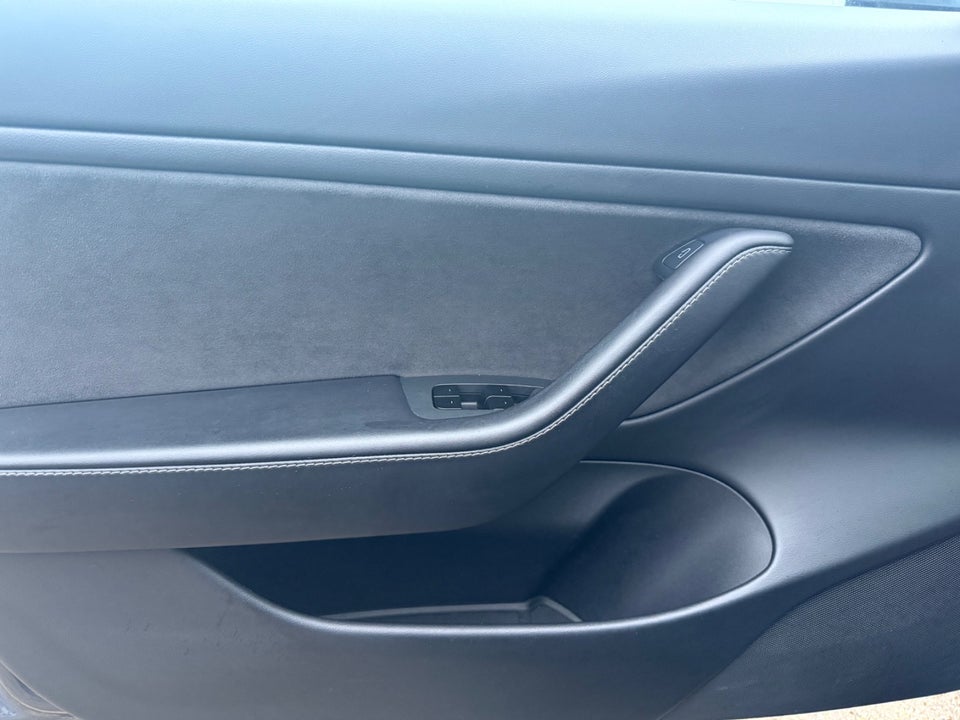 Tesla Model 3 Long Range AWD 4d