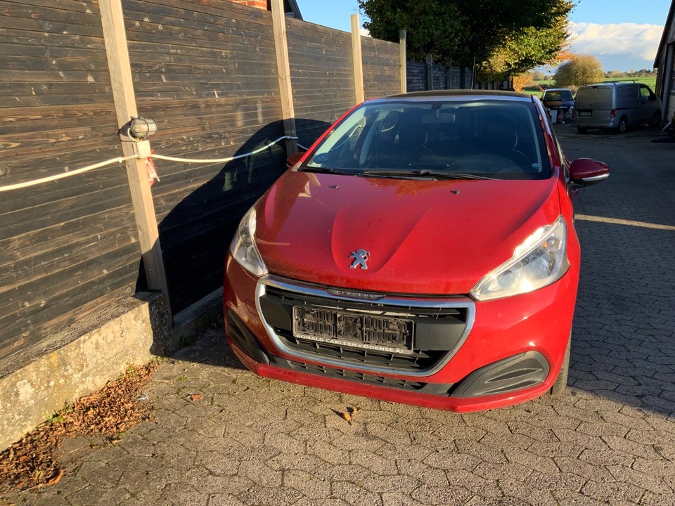 Peugeot 208 1,2 VTi 82 Allure Sky 5d