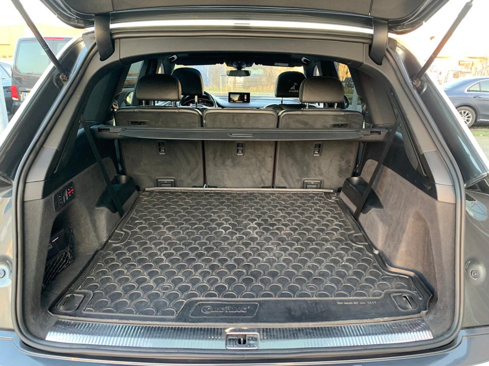 Audi Q7 3,0 TDi 272 S-line quattro Tiptr. 7prs 5d